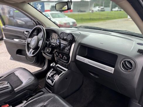 Used 2014 Jeep Compass Latitude image 15