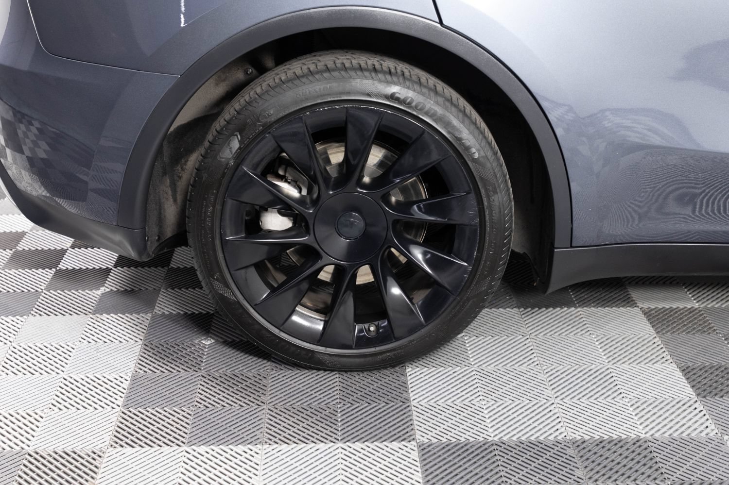 Used 2023 Tesla Model Y Long Range AWD/4WD image 39