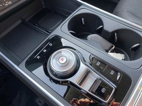 New 2026 Kia Carnival EX image 24