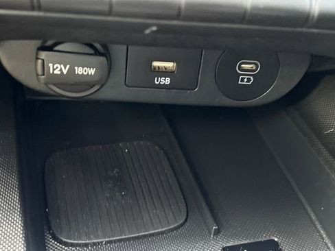 Used 2025 Hyundai Elantra Limited image 19