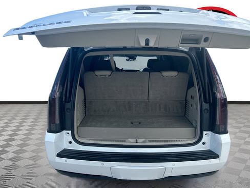 Used 2019 Cadillac Escalade Luxury RWD image 29