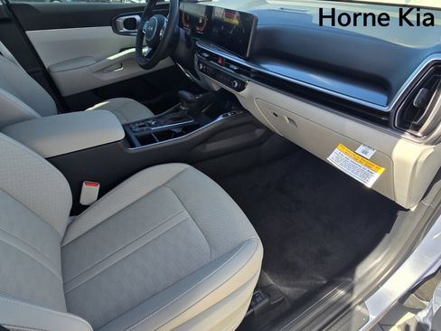 New 2025 Kia Sorento S image 9