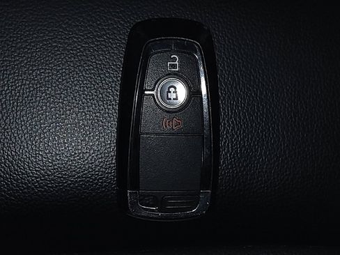 Used 2024 Ford Edge SEL image 32