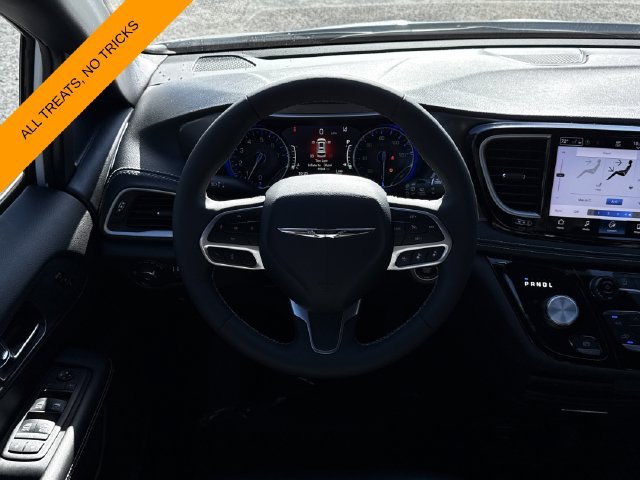 Used 2026 Chrysler Pacifica Select FWD image 15