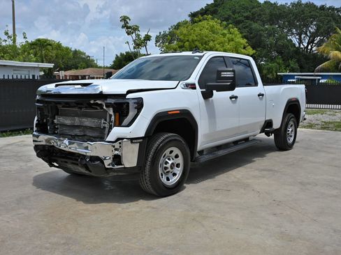 Used 2024 GMC Sierra 2500 Pro AWD/4WD image 2