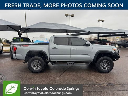 Used 2019 Toyota Tacoma TRD Off-Road AWD/4WD image 9