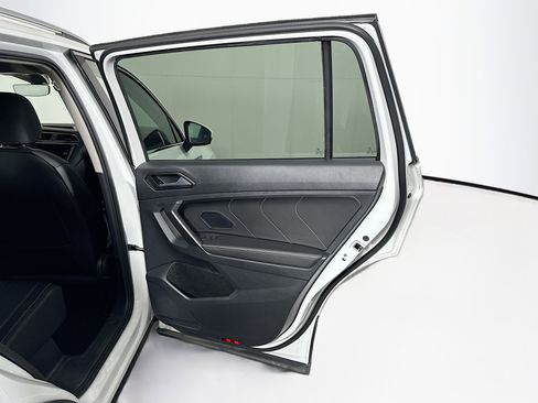Used 2023 Volkswagen Tiguan SE FWD image 28