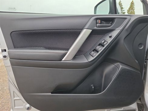 Used 2018 Subaru Forester 2.5i Premium w/ All-Weather Package image 15