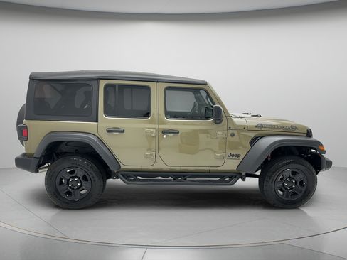 Used 2025 Jeep Wrangler Unlimited Sport AWD/4WD image 4