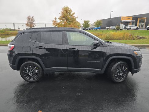 New 2026 Jeep Compass Latitude image 17