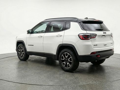 Used 2025 Jeep Compass Trailhawk image 6