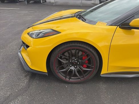 Used 2025 Chevrolet Corvette Z06 RWD image 2