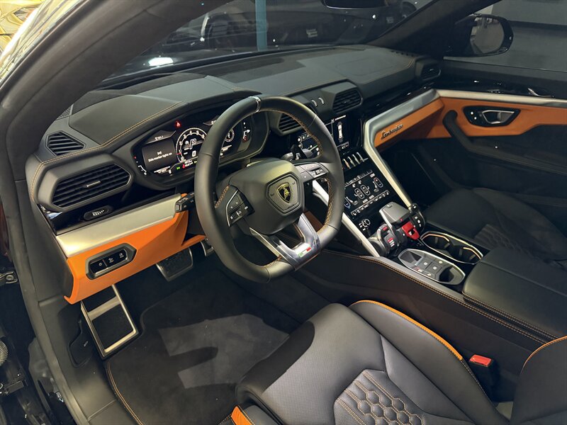 Used 2024 Lamborghini Urus S AWD/4WD image 12