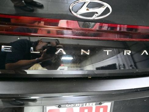 Used 2022 Hyundai Elantra SEL w/ Convenience Package FWD image 11