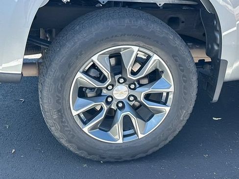 Used 2024 Chevrolet Silverado 1500 LT AWD/4WD image 4