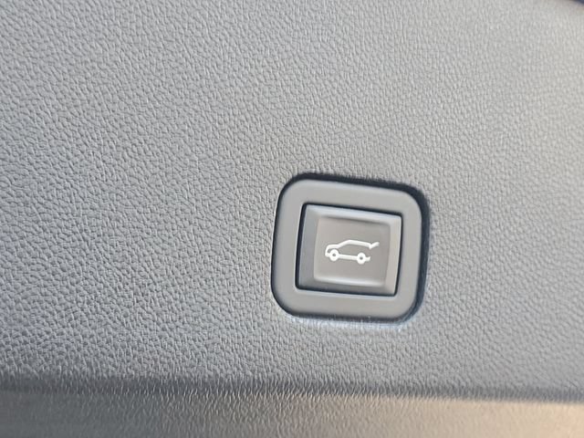 Certified 2025 Cadillac XT6 Luxury AWD/4WD image 9