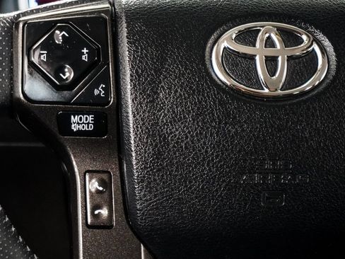 Used 2022 Toyota 4Runner TRD Off-Road image 29