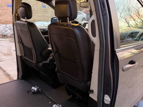 Used 2019 Dodge Grand Caravan SXT image 23