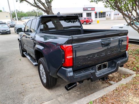 Used 2025 Toyota Tacoma SR5 image 10