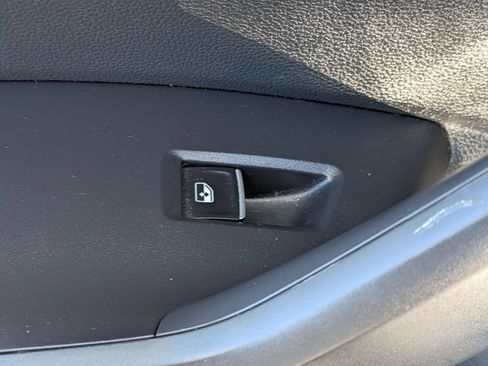 Used 2024 Volkswagen Jetta SE FWD image 29