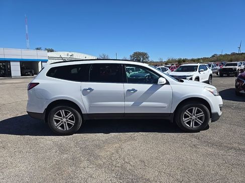Used 2017 Chevrolet Traverse LT image 5