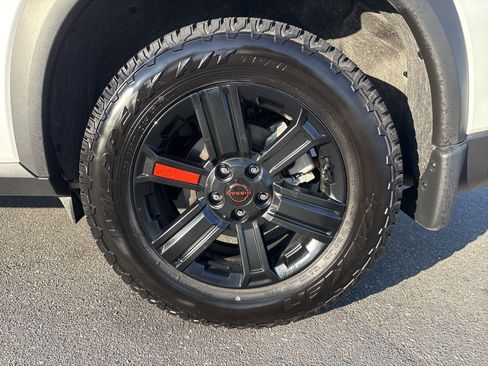 Used 2025 Nissan Rogue SV AWD/4WD image 14