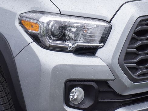 Used 2023 Toyota Tacoma TRD Off-Road w/ Technology Package AWD/4WD image 3
