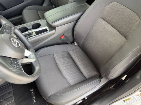 Used 2025 Nissan Altima 2.5 SV FWD image 36