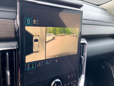 Used 2025 GMC Acadia Denali FWD image 28