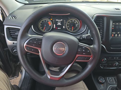 Used 2019 Jeep Cherokee Latitude w/ Popular Appearance Group image 10