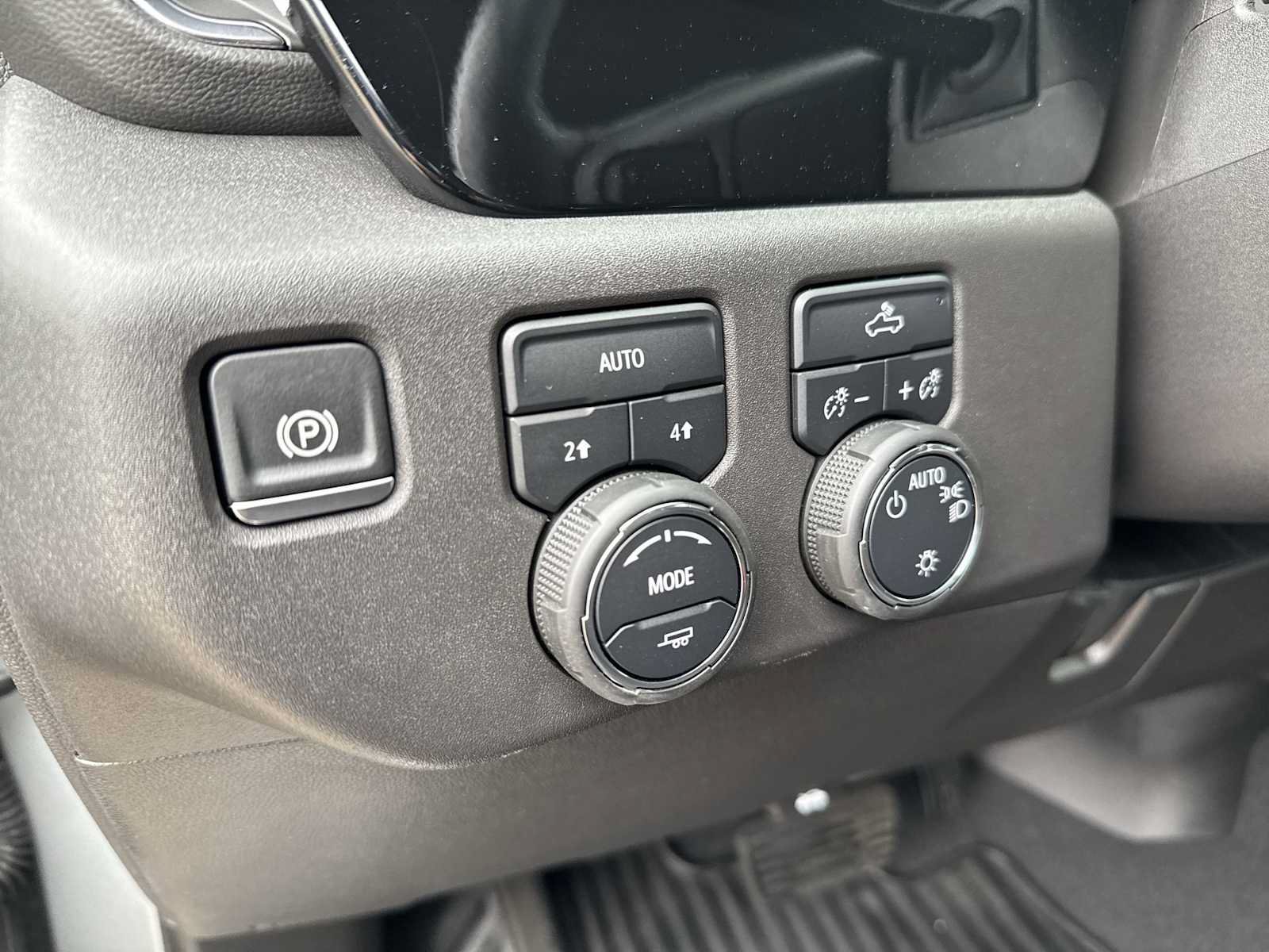 Certified 2024 Chevrolet Silverado 1500 LT AWD/4WD image 25