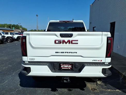 Used 2025 GMC Sierra 2500 AT4 AWD/4WD image 4