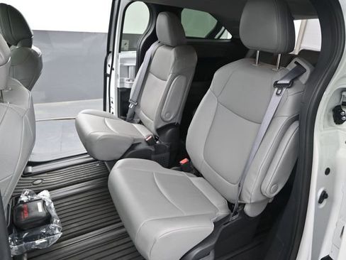 Used 2025 Toyota Sienna XLE w/ XLE Plus Package image 13
