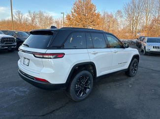 New 2025 Jeep Grand Cherokee Limited video 3