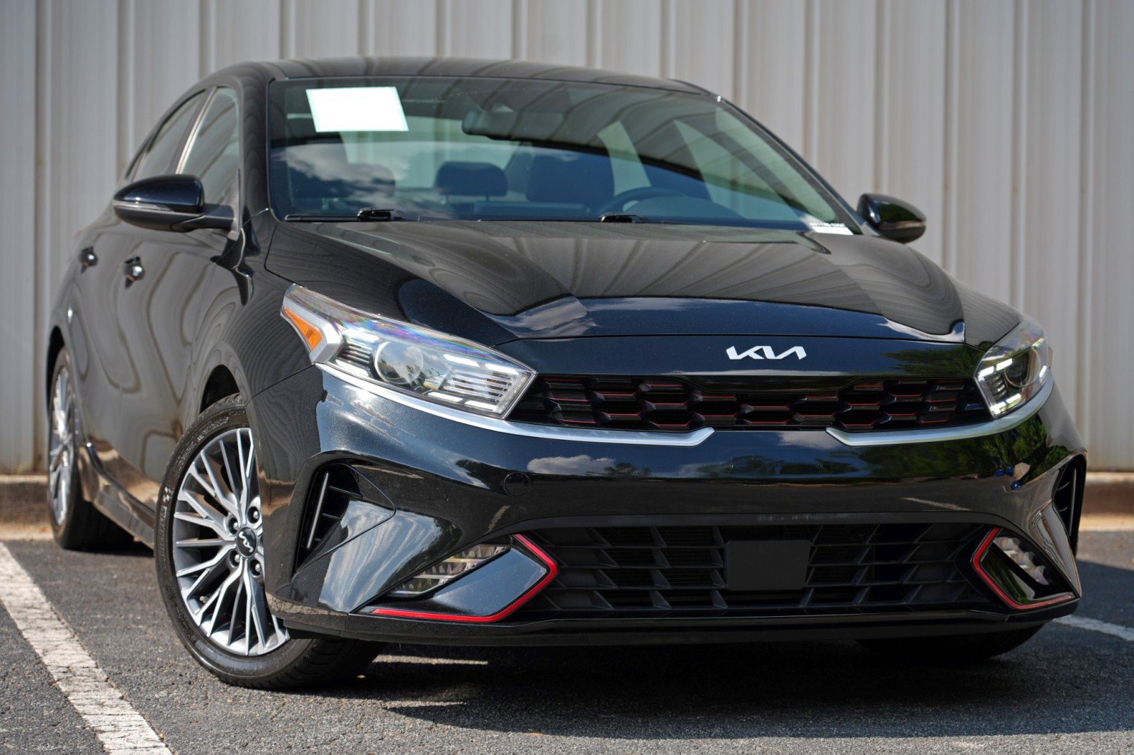 Used 2023 Kia Forte GT-Line w/ GT-Line Premium Package FWD image 2