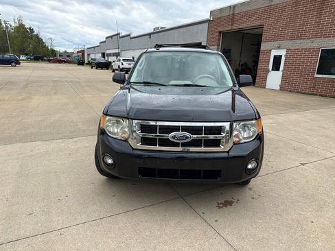 Used 2011 Ford Escape XLT w/ 203A Rapid Spec Order Code AWD/4WD image 2