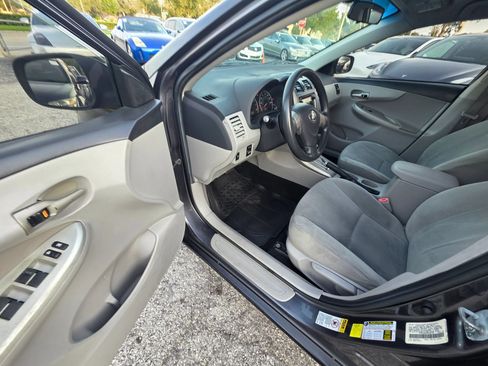 Used 2013 Toyota Corolla LE FWD image 12