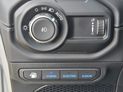 Used 2024 Jeep Wrangler Unlimited Sahara AWD/4WD image 12