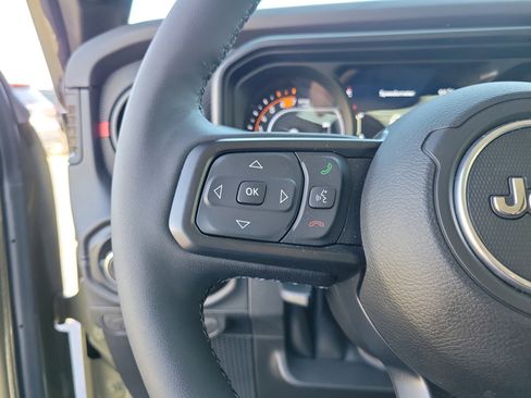 Used 2025 Jeep Wrangler Unlimited Rubicon w/ XTREMEE 35" Tire Package image 21