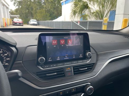 Used 2025 Nissan Altima 2.5 SV image 21