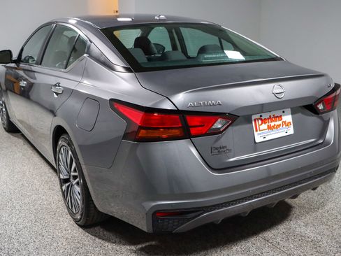 Used 2024 Nissan Altima 2.5 SV image 9
