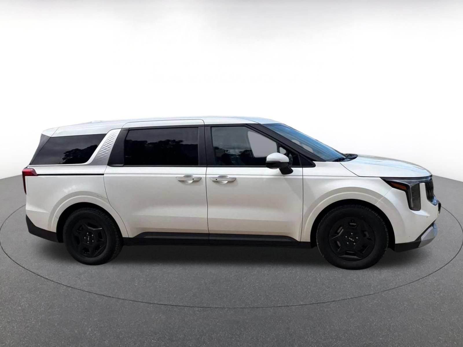 Used 2026 Kia Carnival FWD image 18
