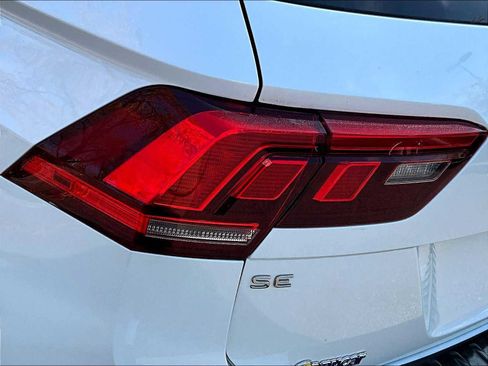 Used 2022 Volkswagen Tiguan SE R-Line image 33