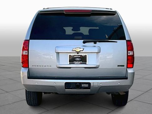 Used 2010 Chevrolet Suburban LT image 4