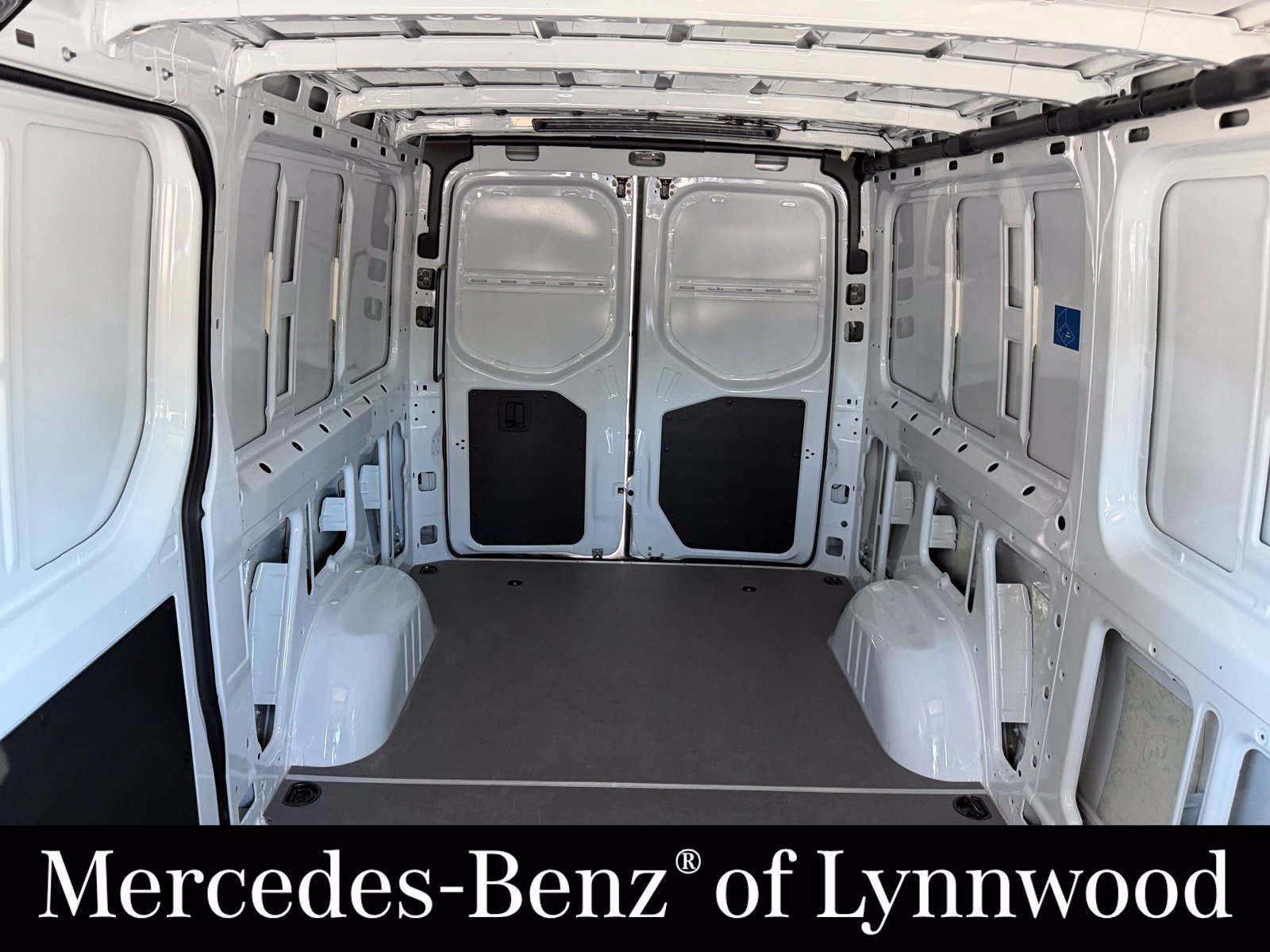 Used 2025 Mercedes-Benz Sprinter 2500 image 12