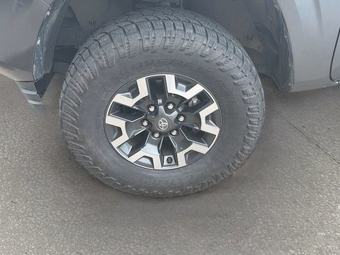 Used 2021 Toyota Tacoma SR AWD/4WD image 36