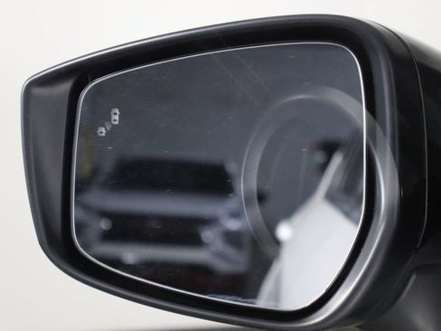 Used 2022 Nissan Versa SR w/ Convenience Package FWD image 34