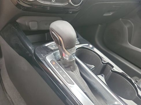 Used 2025 Chevrolet Trax LT FWD image 32