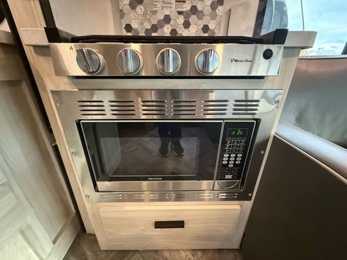 Used 2022 Ford E-450 and Econoline 450 Super Duty w/ Motorhome Prep Package image 24