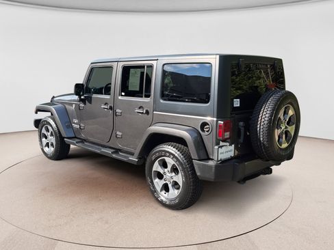 Used 2017 Jeep Wrangler Unlimited Sahara w/ Dual Top Group AWD/4WD image 3